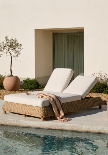 KAVE HOME Meria dobbel solseng i syntetisk rotting med ben i FSC 100 % heltre akasie