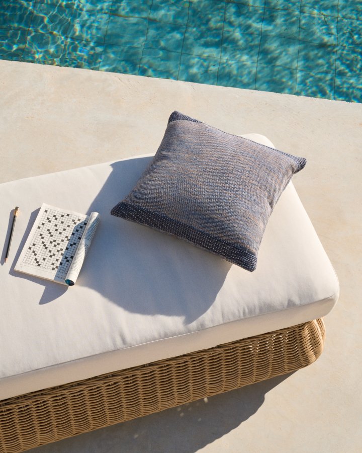 KAVE HOME Meria solseng i syntetisk rotting med ben i FSC 100 % heltre akasie