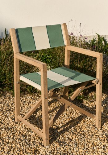 KAVE HOME Vilara grnn og beige stripete utendrs klappstol laget av FSC 100 % heltre akasie