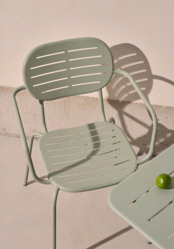 KAVE HOME Brai stabelbar utestol med armlener i turkis galvanisert stl