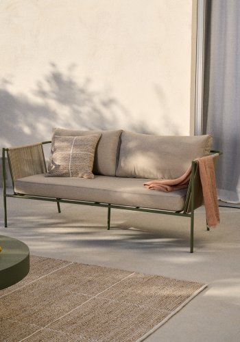 KAVE HOME Zivia utendrs 2-seters sofa i ecru tau og grnt galvanisert stl 178 cm