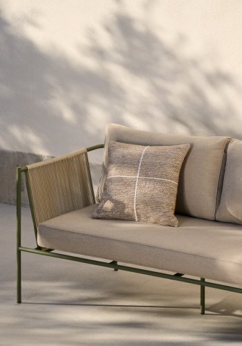 KAVE HOME Zivia utendrs 2-seters sofa i ecru tau og grnt galvanisert stl 178 cm