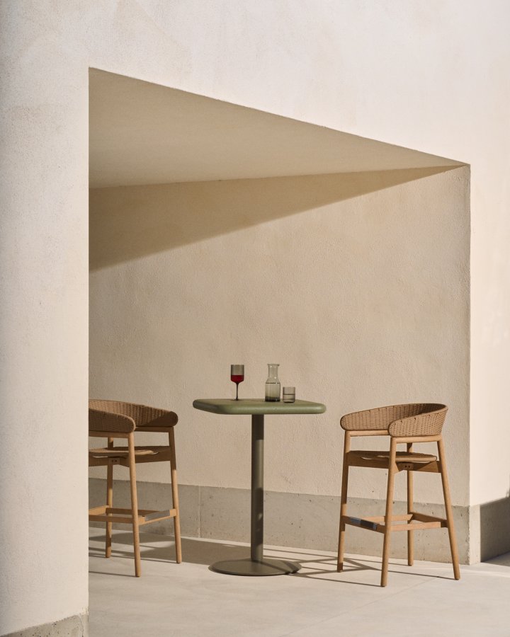 KAVE HOME Esilda utendrs hybord med grnn sementplate 70x70cm og grnn stlbase 55x96cm