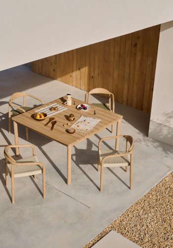 KAVE HOME Sori-bord i FSC 100 % heltre akasie 135 x 135 cm