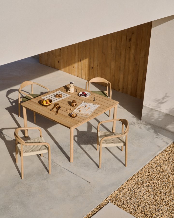 KAVE HOME Sori-bord i FSC 100 % heltre akasie 135 x 135 cm