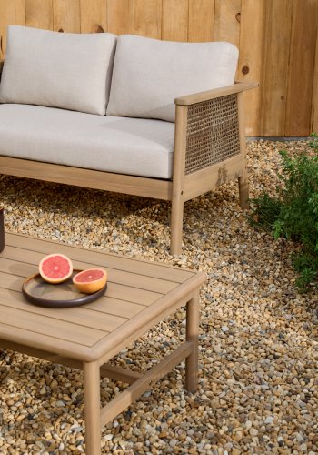 KAVE HOME Alabe-sett bestende av en 2-seters sofa, 2 lenestoler og et salongbord i FSC 100 % ac