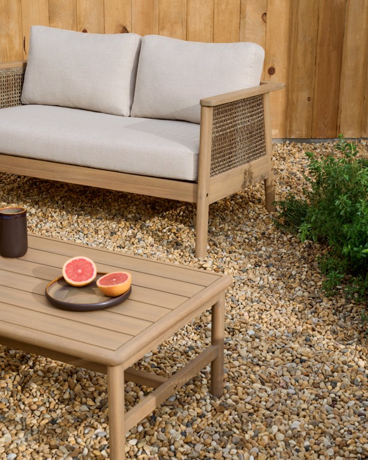 KAVE HOME Alabe-sett bestende av en 2-seters sofa, 2 lenestoler og et salongbord i FSC 100 % ac