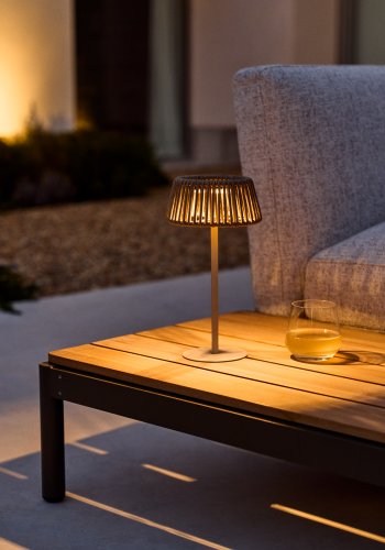 KAVE HOME Aldet utendrs solcelledrevet bordlampe i gr tauledning