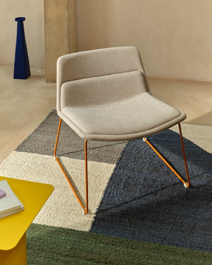 KAVE HOME Zahara Sessel - beige Stoff und Terrakotta-Stahl