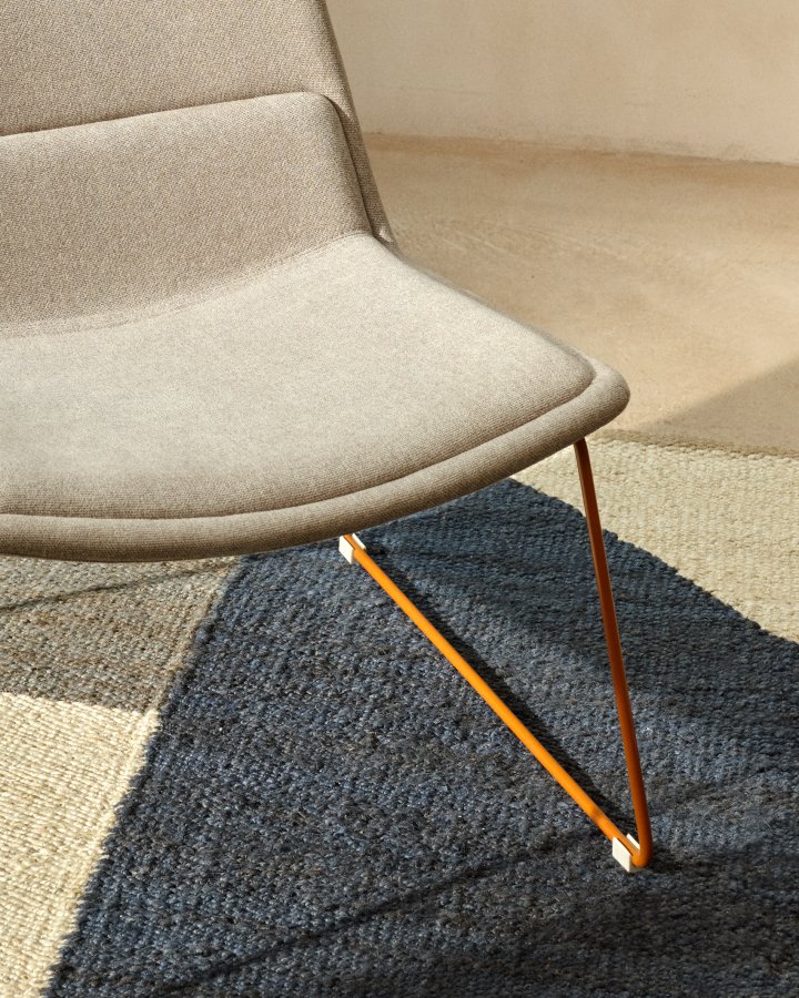 KAVE HOME Zahara Sessel - beige Stoff und Terrakotta-Stahl