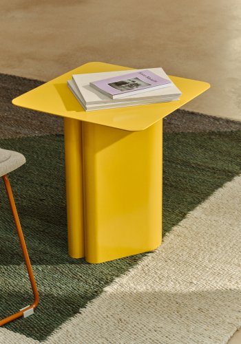 KAVE HOME Arvin gult jernbord 42 x 42 cm