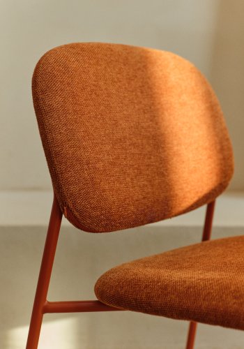 KAVE HOME Meli spisebordsstol, stabelbar - terrakotta chenille stof og terrakotta metal