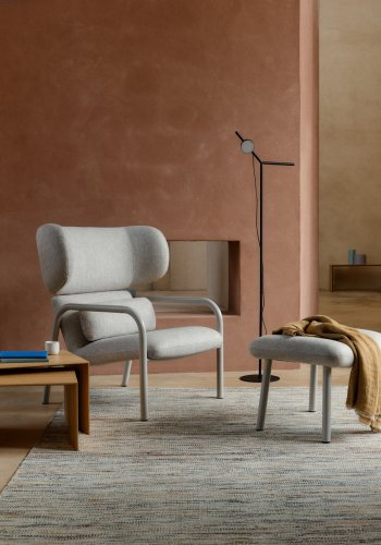 KAVE HOME Inari lenestol i beige og stl med beige malt overflate FSC Mix Credit