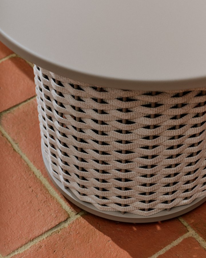 KAVE HOME Sedalis utendrs sidebord i aluminium og taupefarget tau 50 cm