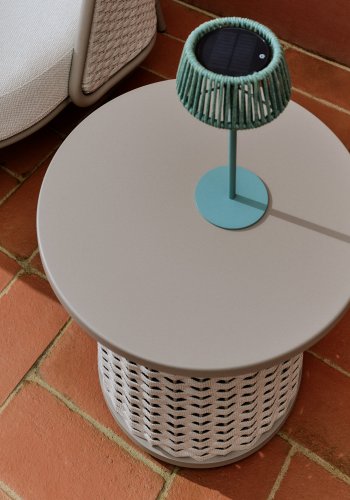 KAVE HOME Sedalis utendrs sidebord i aluminium og taupefarget tau 50 cm