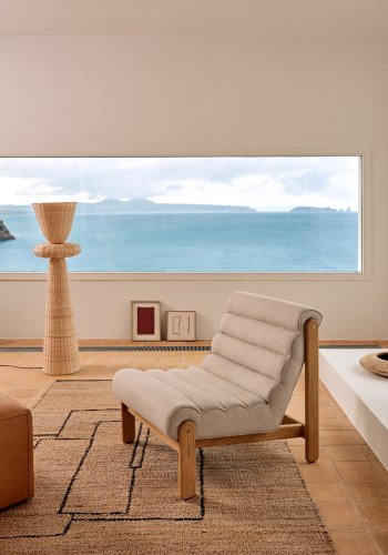 KAVE HOME Magira beige lenestol i heltre eik med naturlig finish