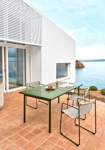 KAVE HOME Maurina utebord i grnt galvanisert stl med grnne fliser 223 x 101 cm