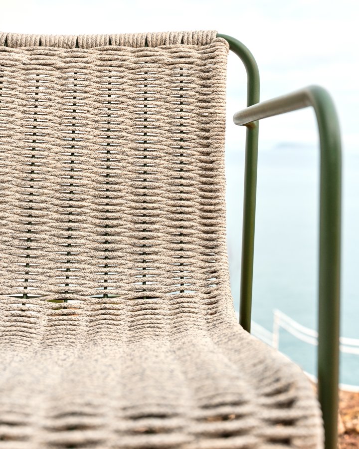 KAVE HOME Maurina krakk i grnt galvanisert stl og ecru og gr tausnor 74,5 cm