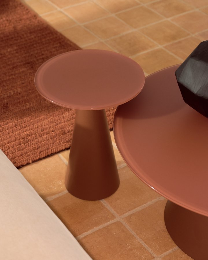  KAVE HOME Wilshire sidebord med frostet herdet glass og matt terrakottalakert stlfinish