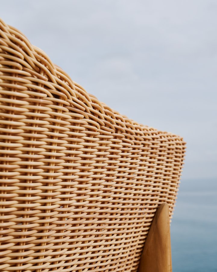 KAVE HOME Galea krakk i FSC 100 % heltre teak og syntetisk rotting 65 cm