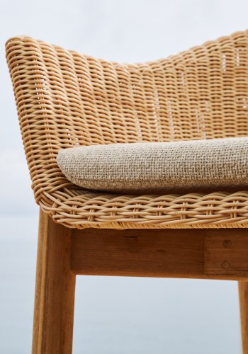 KAVE HOME Galea krakk i FSC 100 % heltre teak og syntetisk rotting 75 cm