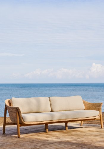 KAVE HOME Galea 3-seters sofa i FSC 100 % heltre teak og syntetisk rotting 223 cm