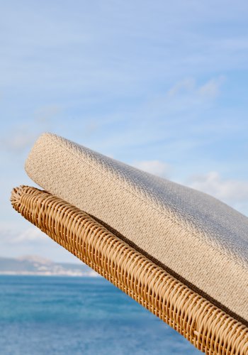 KAVE HOME Galea solstol i FSC 100 % heltre teak og syntetisk rotting