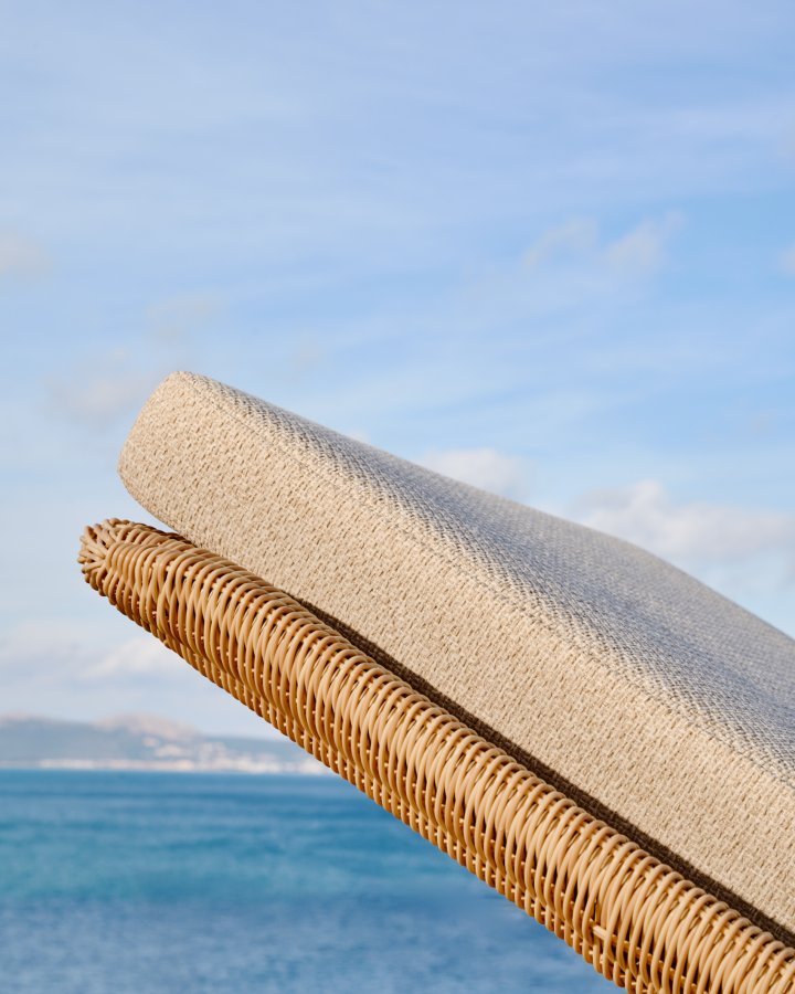 KAVE HOME Galea solstol i FSC 100 % heltre teak og syntetisk rotting