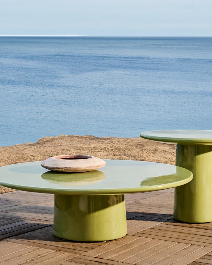 KAVE HOME Albanella salongbord i sement med blank grnn finish 110 cm