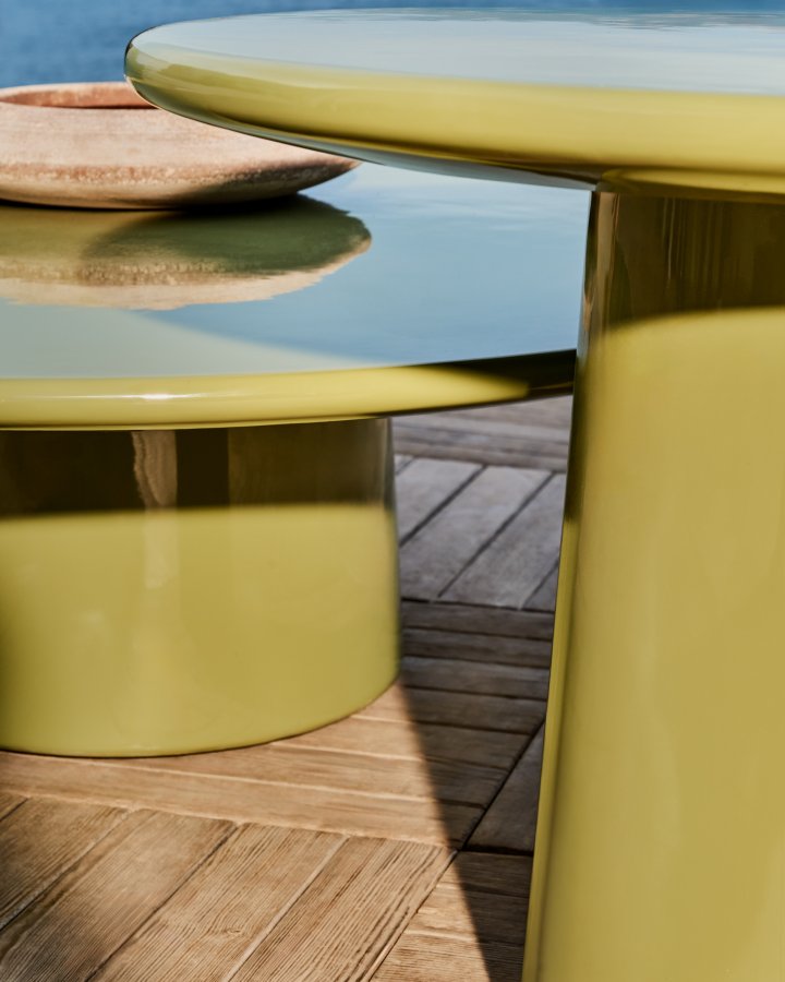 KAVE HOME Albanella salongbord i sement med blank grnn finish 110 cm