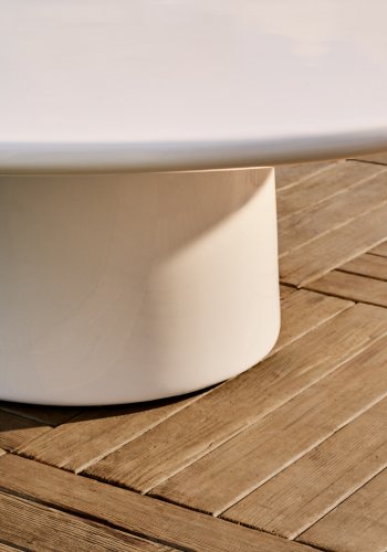 KAVE HOME Albanella salongbord i sement med blank hvit finish 110 cm