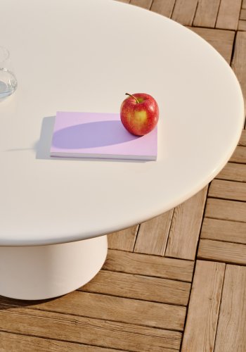 KAVE HOME Albanella salongbord i sement med blank hvit finish  85 cm