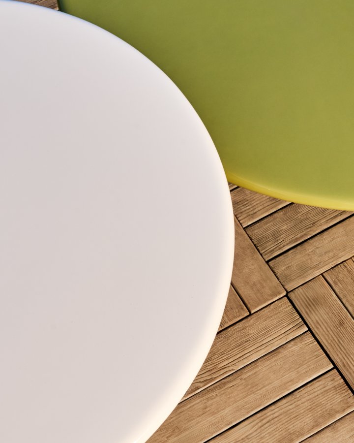 KAVE HOME Albanella salongbord i sement med blank hvit finish 65 cm