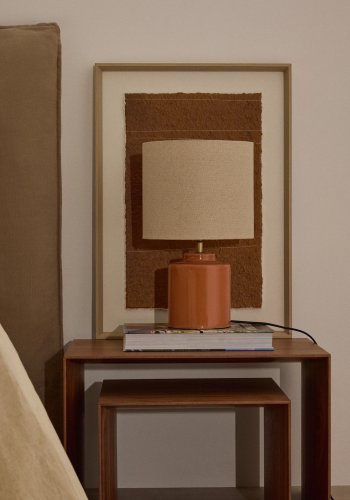 KAVE HOME Daeli keramisk bordlampe med oransje finish og beige bomull