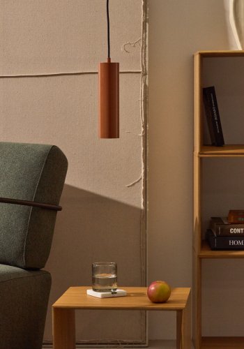 KAVE HOME Andia taklampe i aluminium med terrakottalakoverflate