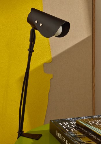 KAVE HOME Jula skrivebordslampe med klemme i svart metall