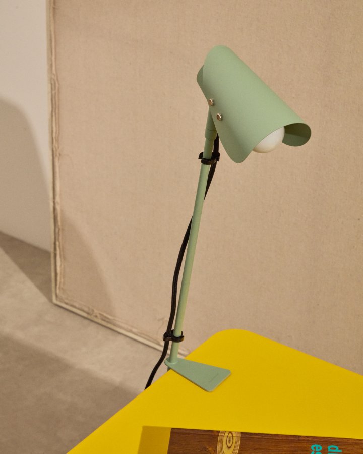 KAVE HOME Jula skrivebordslampe med klemme i grnt metall