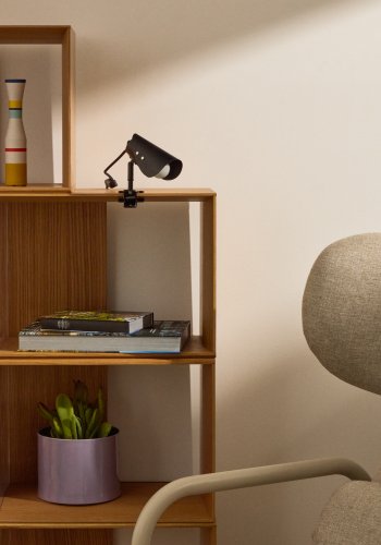 KAVE HOME Jula liten lampe med klemme i svart metall