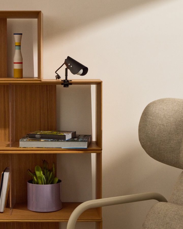 KAVE HOME Jula liten lampe med klemme i svart metall