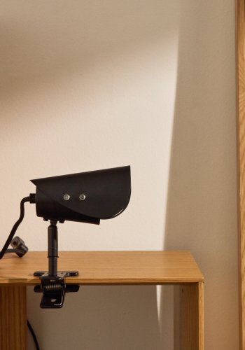 KAVE HOME Jula liten lampe med klemme i svart metall