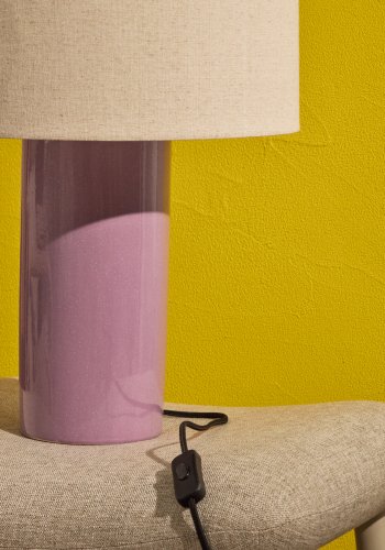 KAVE HOME Toneric keramisk bordlampe med lilla overflate og bomull