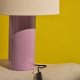 KAVE HOME Toneric keramisk bordlampe med lilla overflate og bomull
