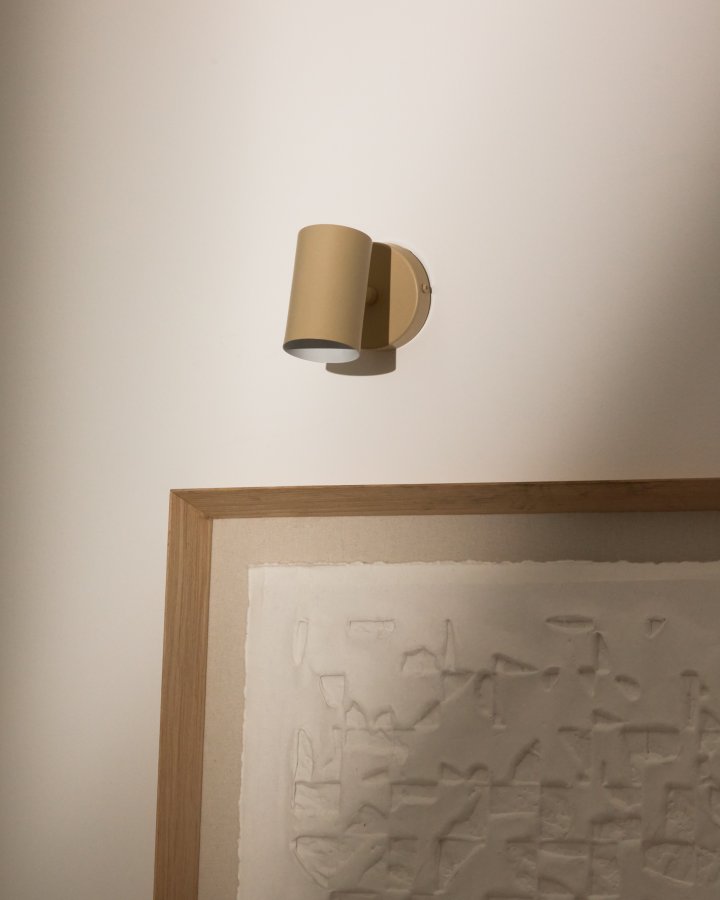 KAVE HOME Manie veggmontert metalllampe med beige teksturert overflate