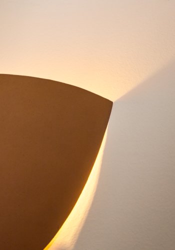 KAVE HOME Nibla veggmontert lampe i metall med terrakottaeffekt