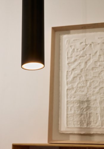 KAVE HOME Andia taklampe i aluminium med svartlakkert finish