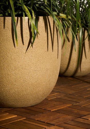 KAVE HOME Selvi blomsterpotte med lysebrun steineffekt 37 cm