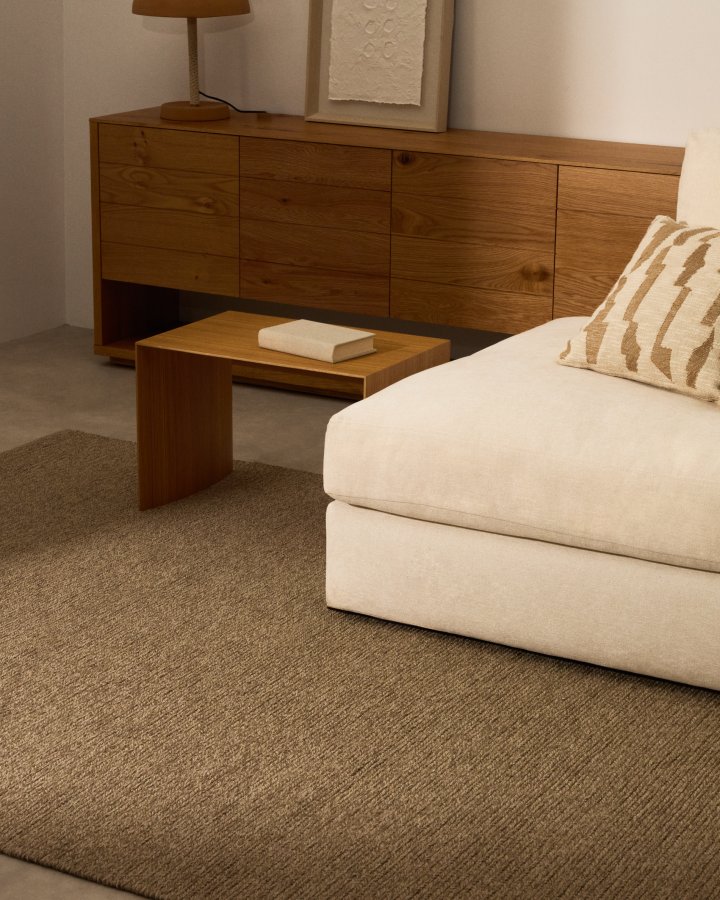 KAVE HOME Galinda taupe teppe laget av syntetiske fibre, 160 x 230 cm