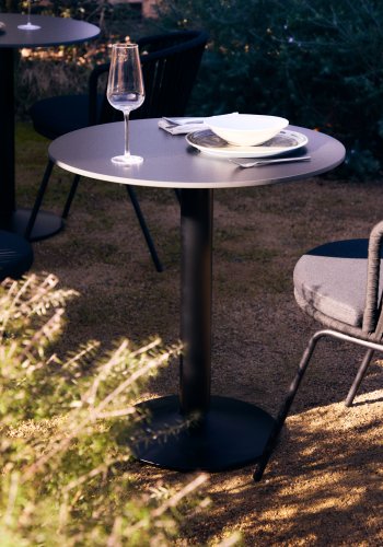 KAVE HOME Esilda hagebord, rundt - sort HPL og svart metall (70x70)