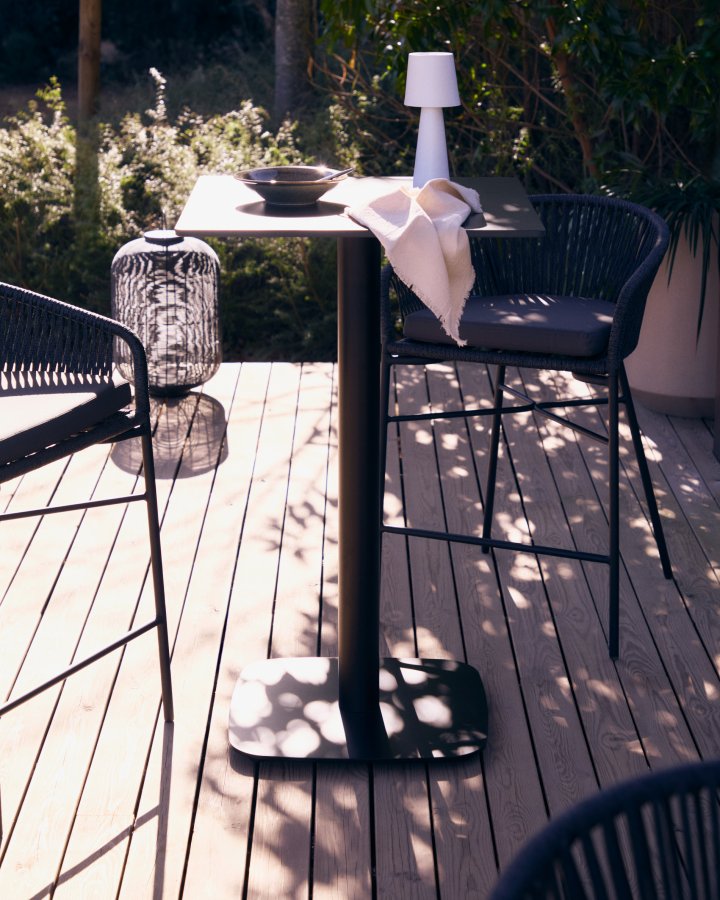 KAVE HOME Esilda hyt utendrs barbord, firkantet - svart HPL og svart metall (60x60x96)