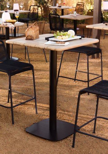 KAVE HOME Saura firkantet barbord med svart stlramme, naturlig finish, akasieplate, 96x70x70cm, FSC100%